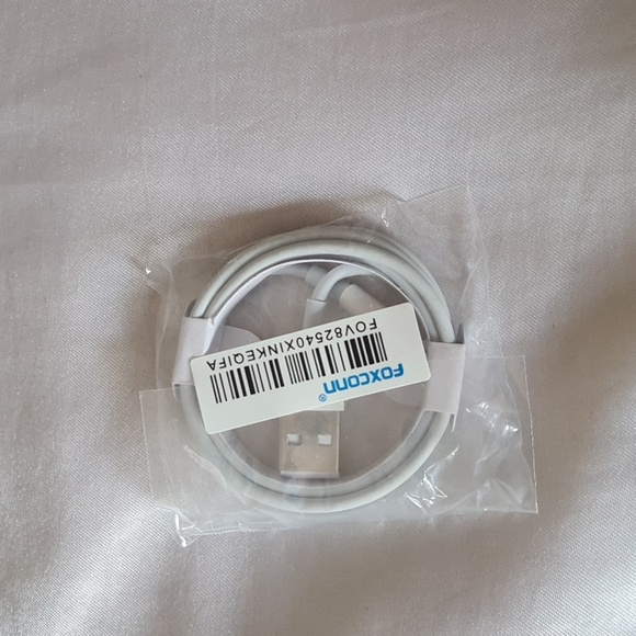 Apple iPhone charger - Picture 2 of 2